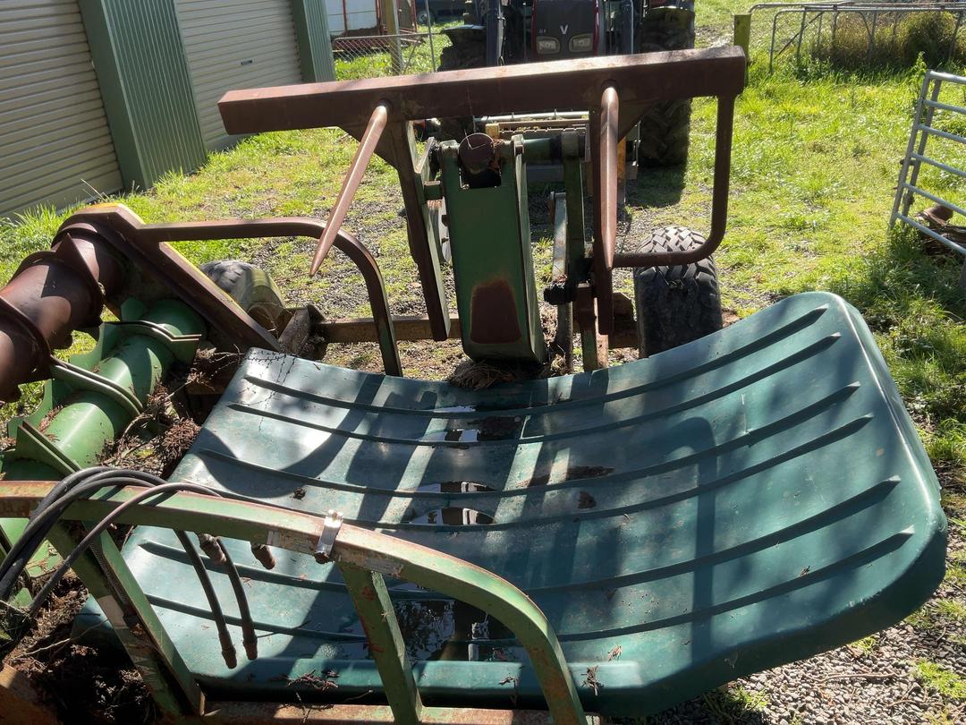 Photo '10' of hustler Round  Bale Feeder chainless 4000 Baler