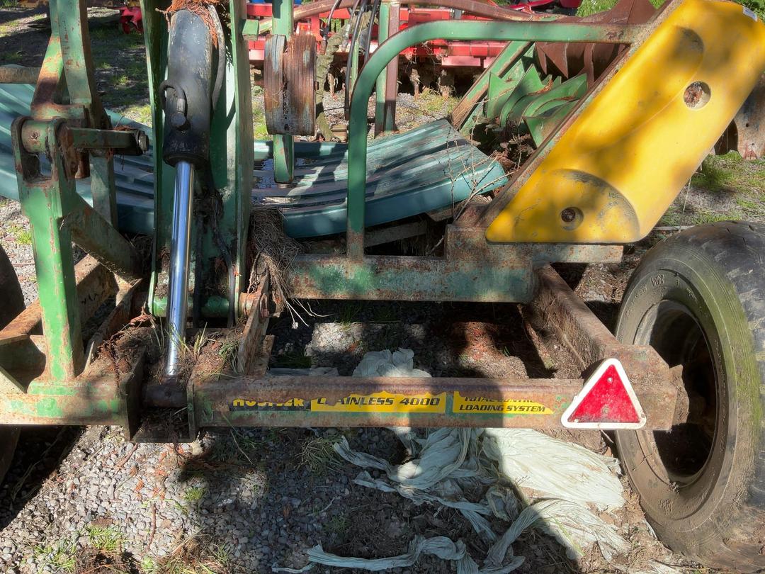 Photo '13' of hustler Round  Bale Feeder chainless 4000 Baler