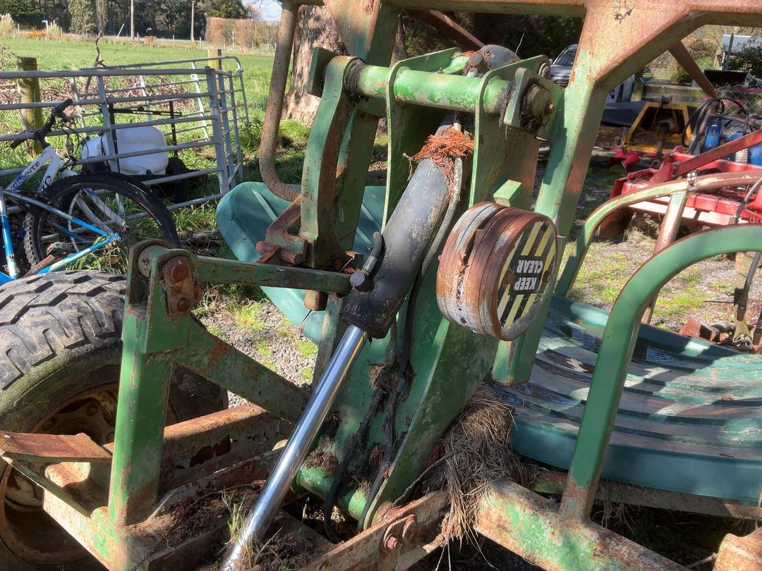 Photo '14' of hustler Round  Bale Feeder chainless 4000 Baler