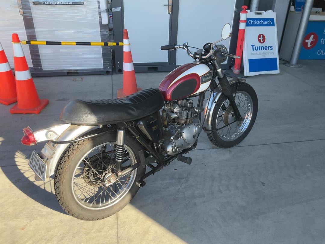 Photo '2' of Triumph Trophy T100C