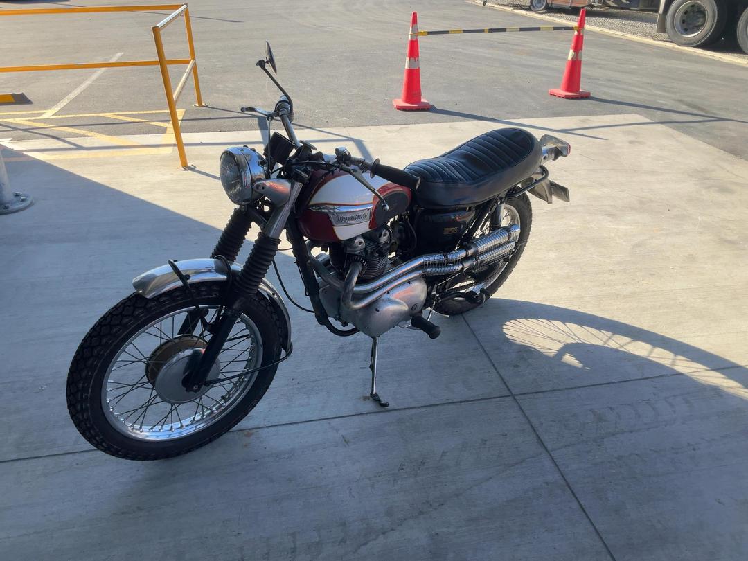 Photo '3' of Triumph Trophy T100C