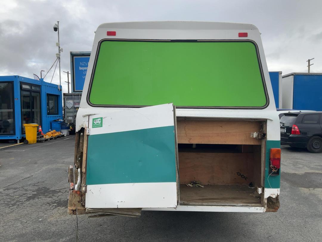 Photo '4' of Ford D300 Motorhome