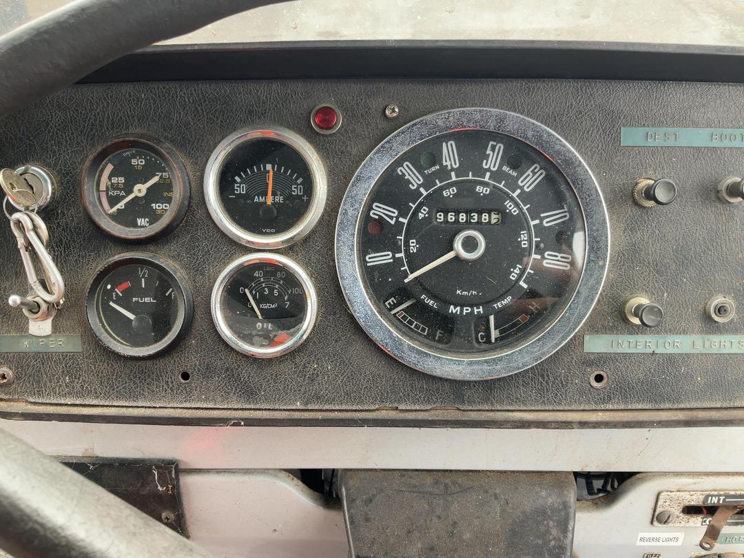 Photo '10' of Ford D300 Motorhome