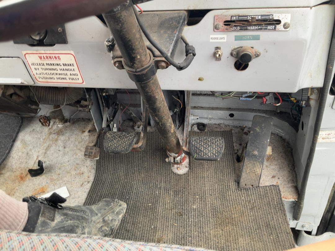 Photo '11' of Ford D300 Motorhome