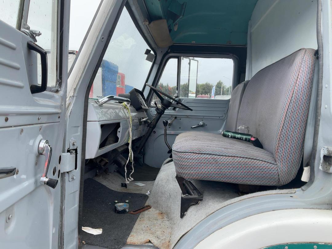 Photo '13' of Ford D300 Motorhome