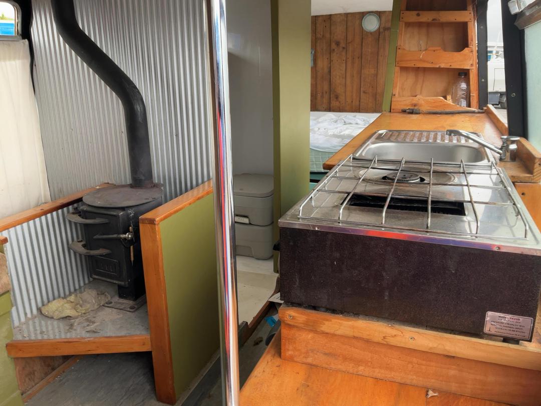 Photo '15' of Ford D300 Motorhome