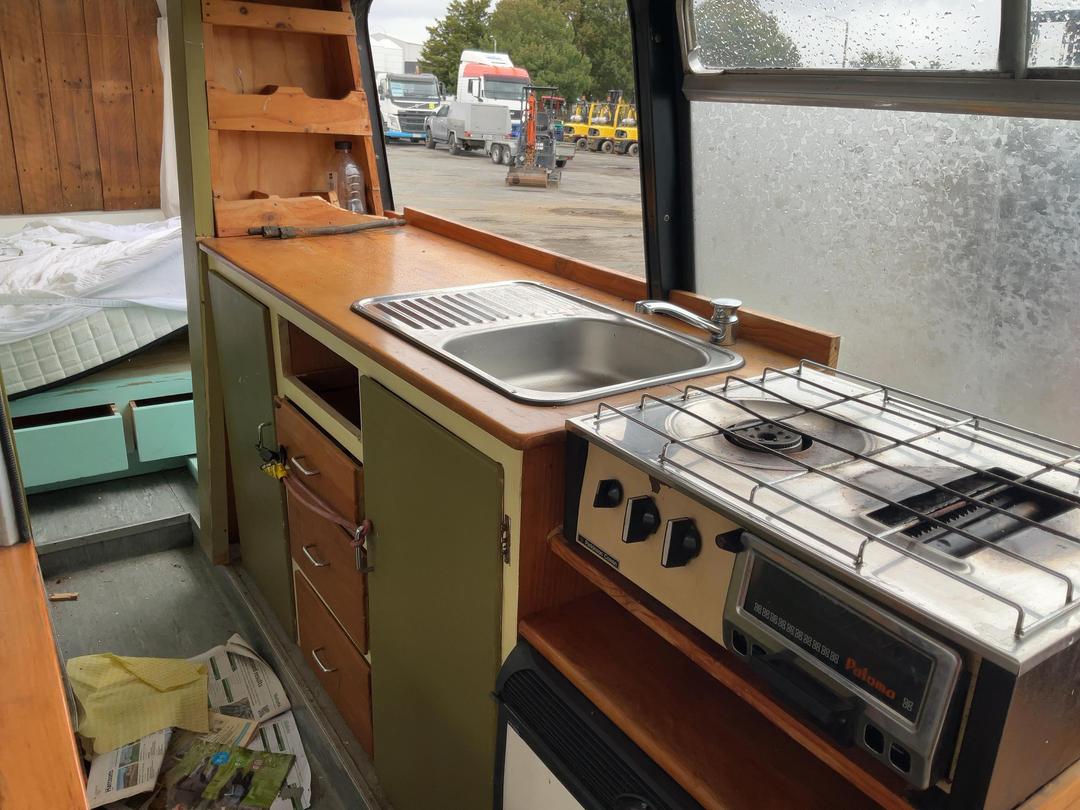 Photo '21' of Ford D300 Motorhome