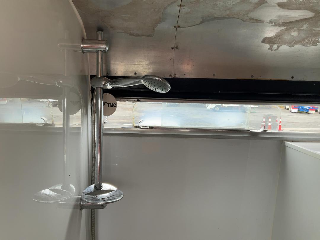 Photo '28' of Ford D300 Motorhome