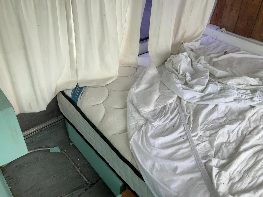 Photo '29' of Ford D300 Motorhome