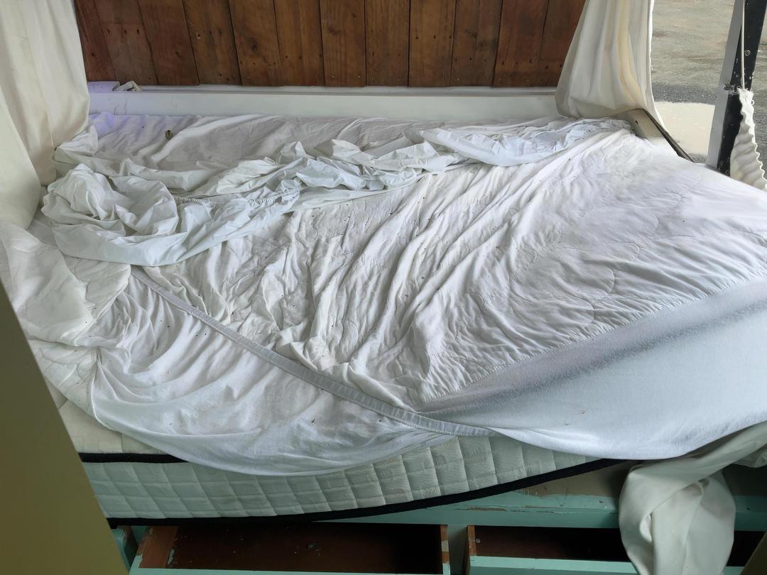 Photo '35' of Ford D300 Motorhome