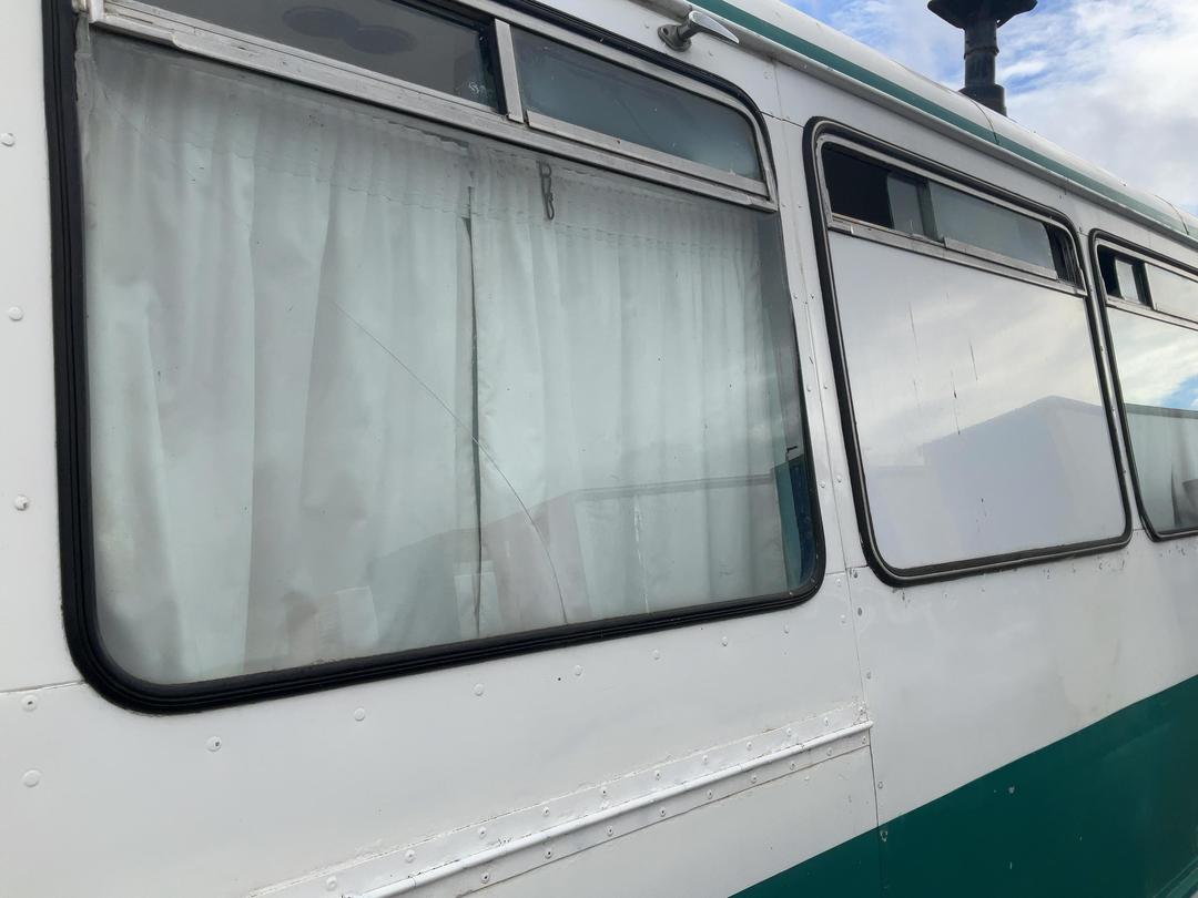 Photo '47' of Ford D300 Motorhome