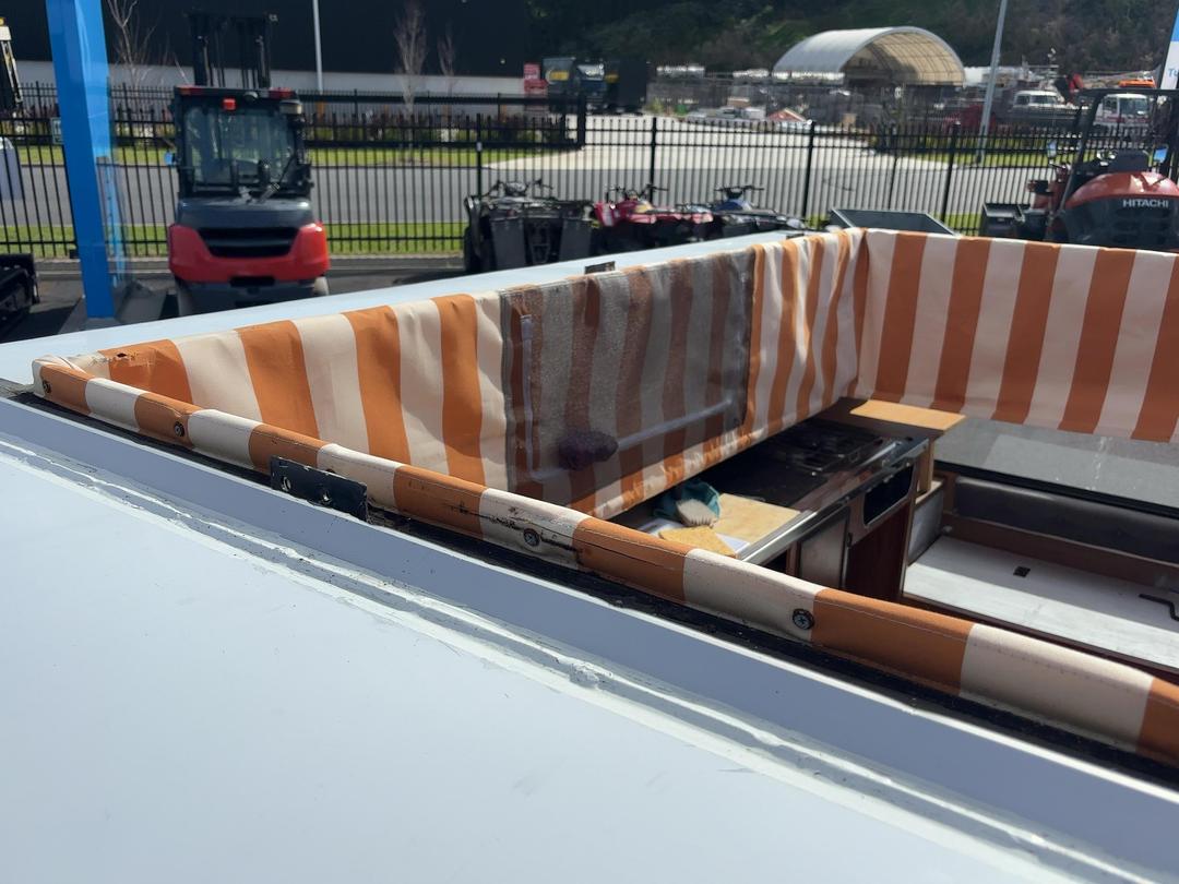 Photo '21' of Chevron Poptop Caravan - Single Photo '21' of Chevron Poptop Caravan - Single