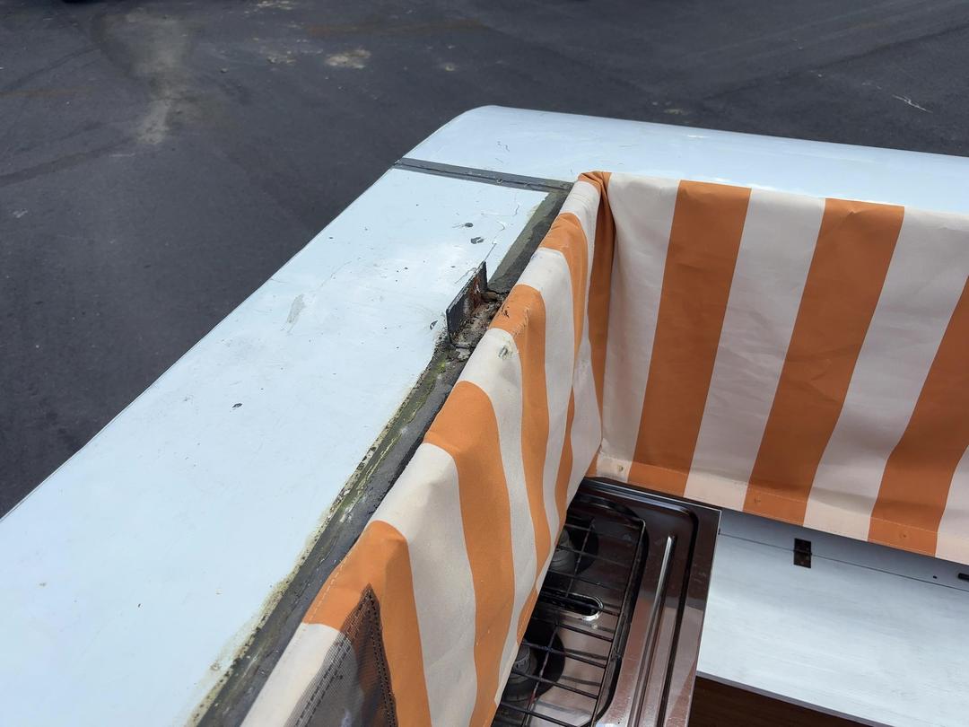Photo '32' of Chevron Poptop Caravan - Single Photo '32' of Chevron Poptop Caravan - Single
