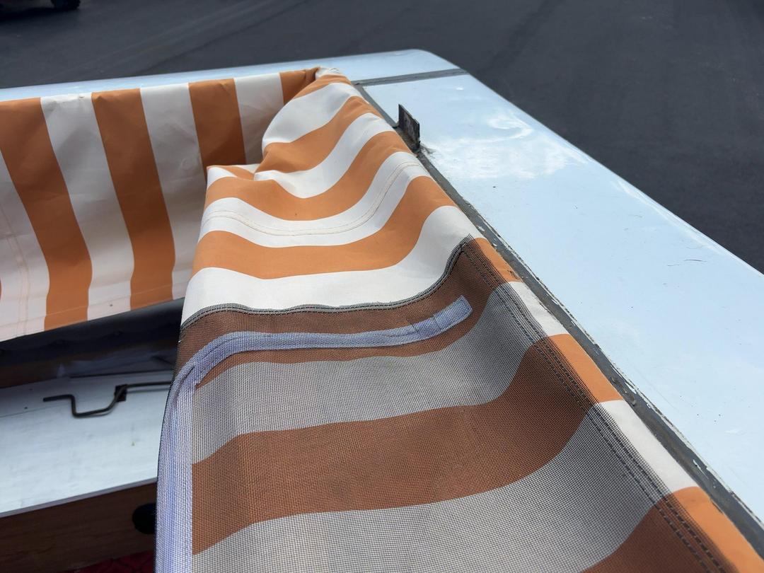 Photo '35' of Chevron Poptop Caravan - Single Photo '35' of Chevron Poptop Caravan - Single
