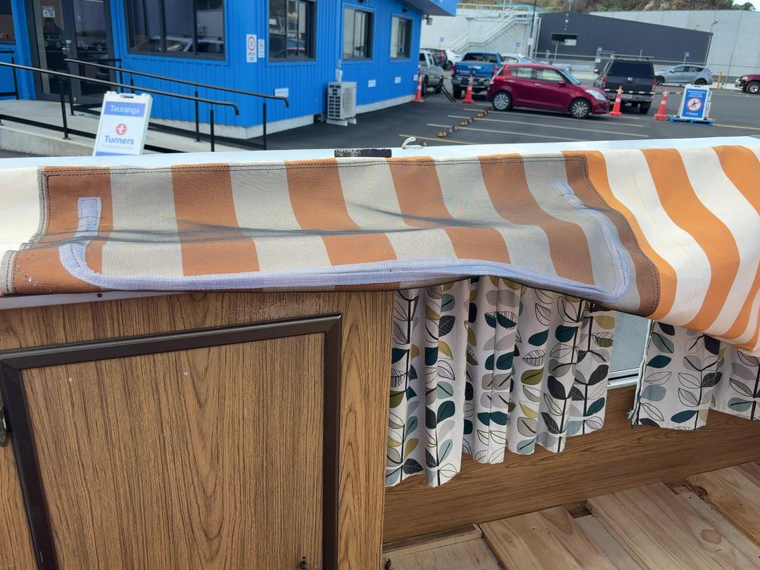 Photo '40' of Chevron Poptop Caravan - Single Photo '40' of Chevron Poptop Caravan - Single