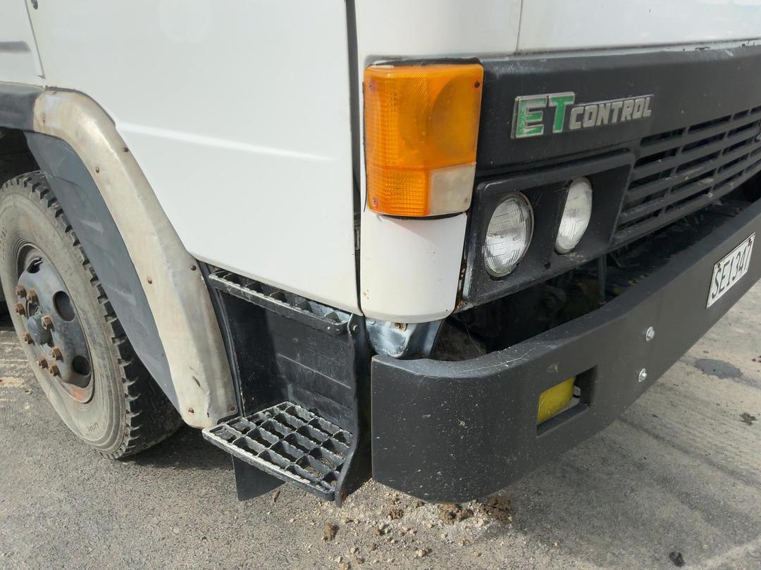 Photo '31' of HINO FN 286A Transporter