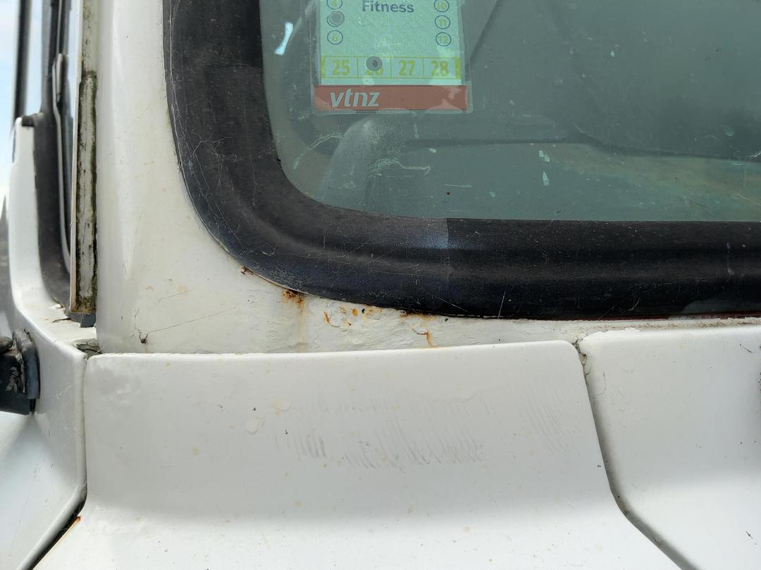 Photo '28' of HINO FN 286A Transporter