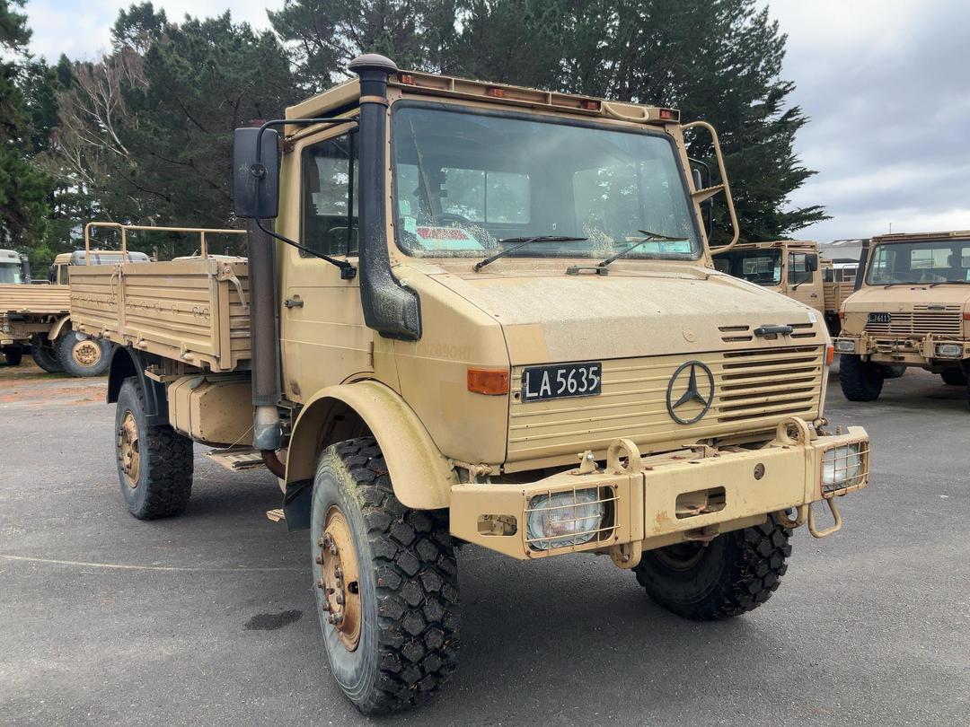 Photo '1' of Mercedes-Benz U1700L Flat Deck