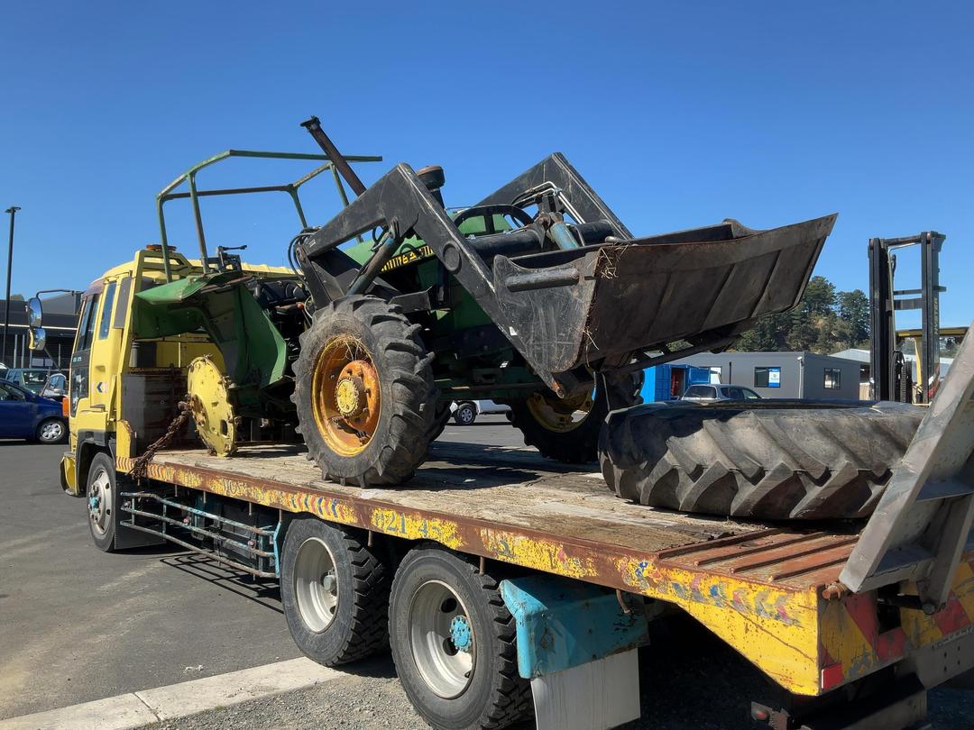 Photo '1' of John Deere 4233DL Tractor
