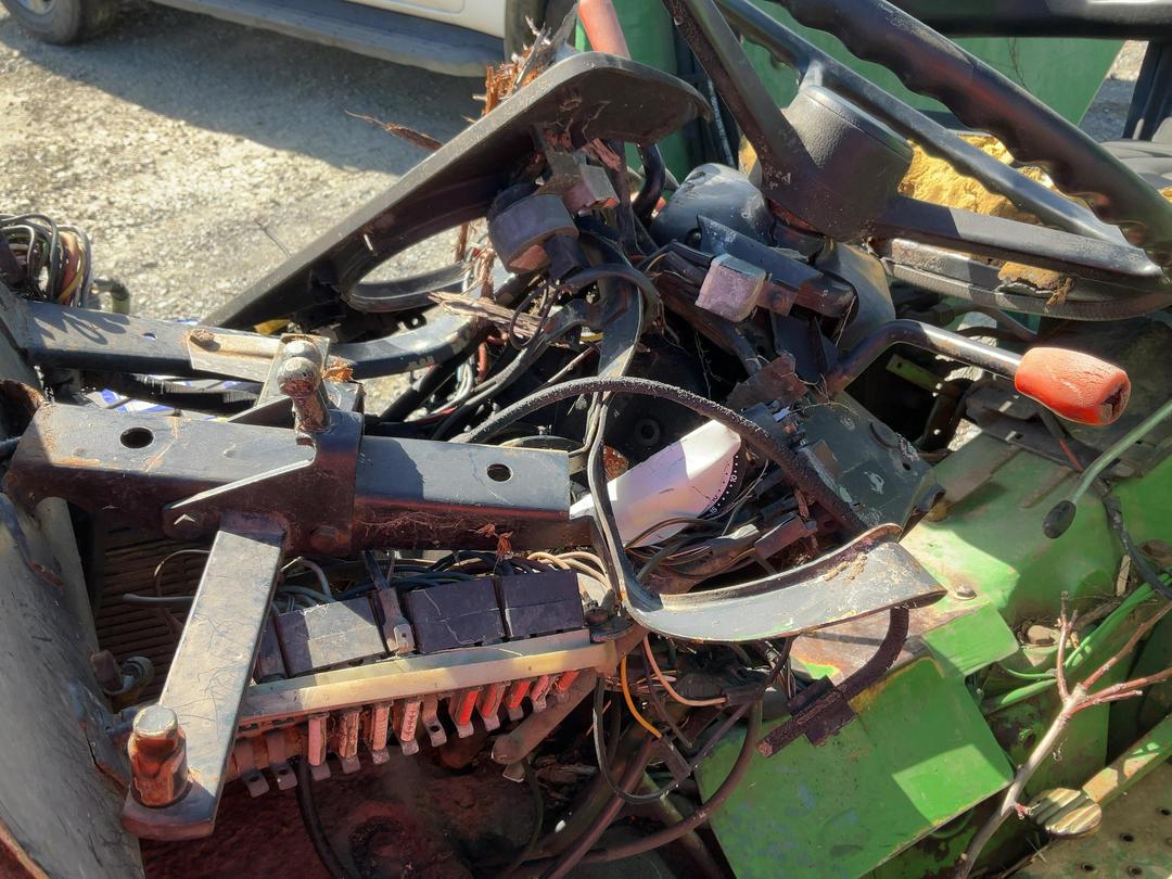 Photo '10' of John Deere 4233DL Tractor