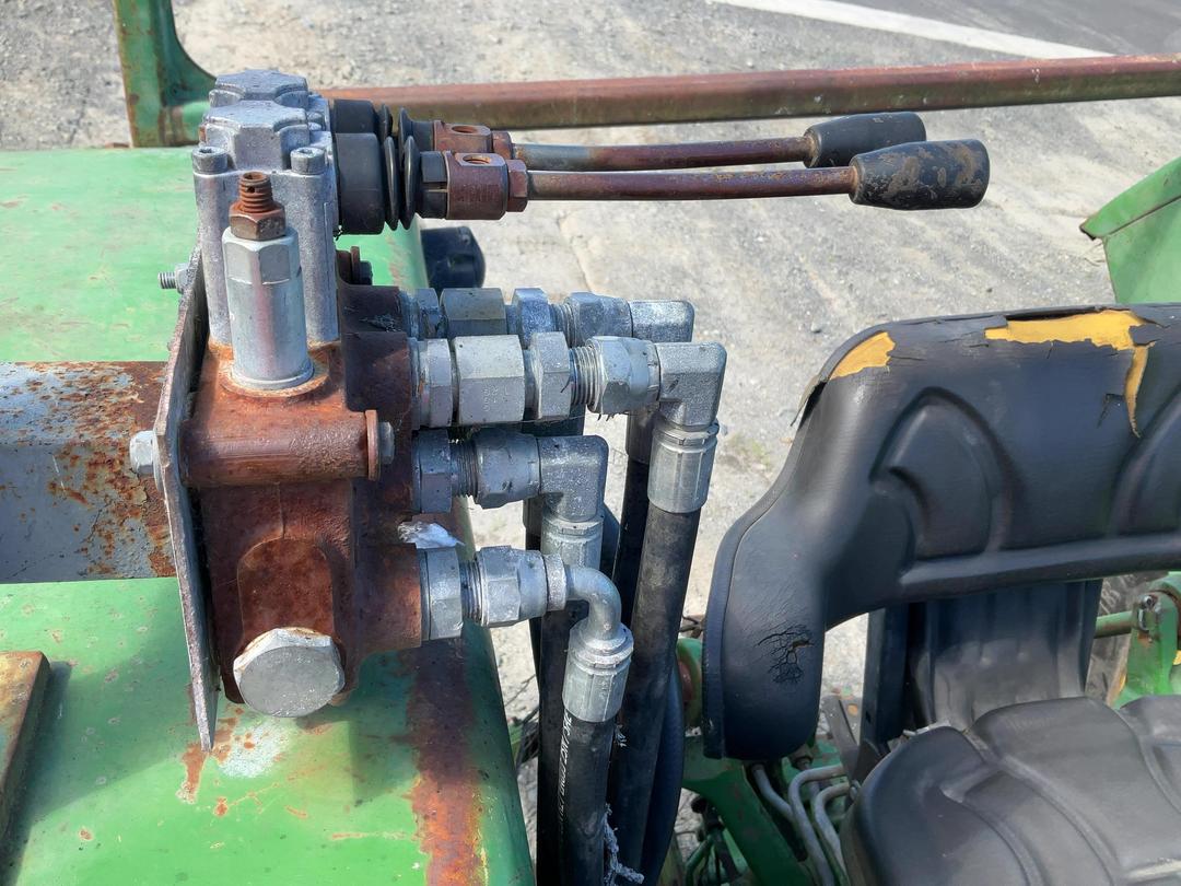Photo '16' of John Deere 4233DL Tractor