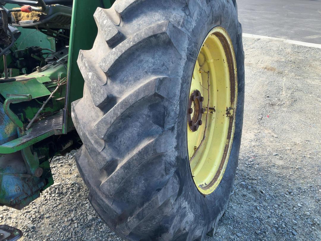 Photo '18' of John Deere 4233DL Tractor
