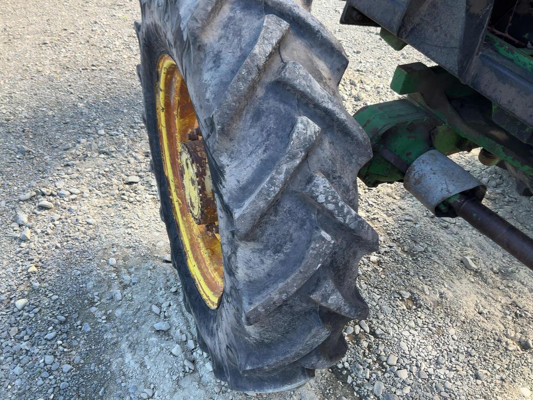 Photo '19' of John Deere 4233DL Tractor