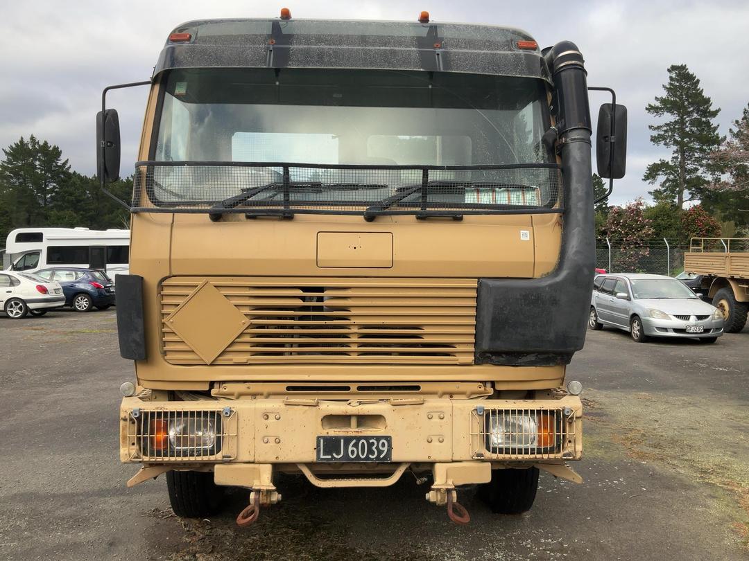 Photo '10' of Mercedes-Benz 2228 Tractor Unit