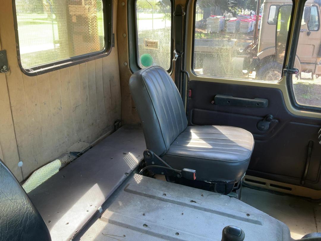 Photo '18' of Mercedes-Benz 222830 Tractor Unit