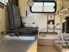 Photo '21' of Mercedes-Benz U1300L Ambulance