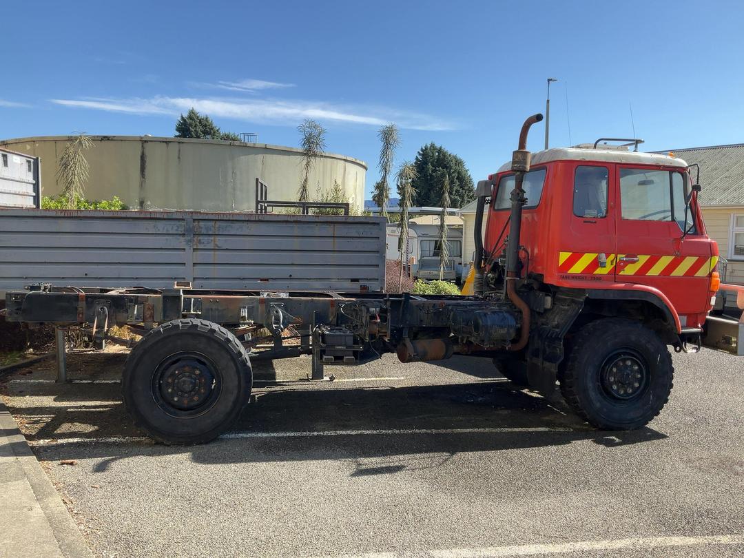 Photo '3' of Hino GT 1118 Cab Chassis