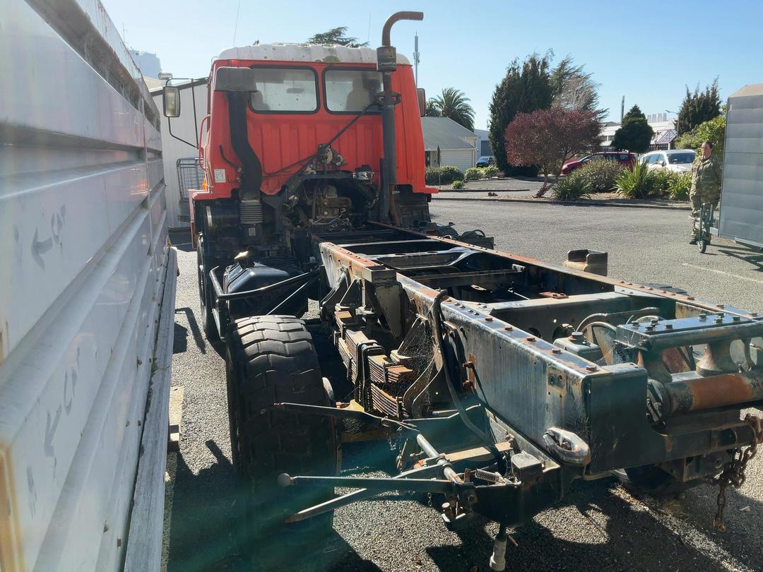 Photo '6' of Hino GT 1118 Cab Chassis
