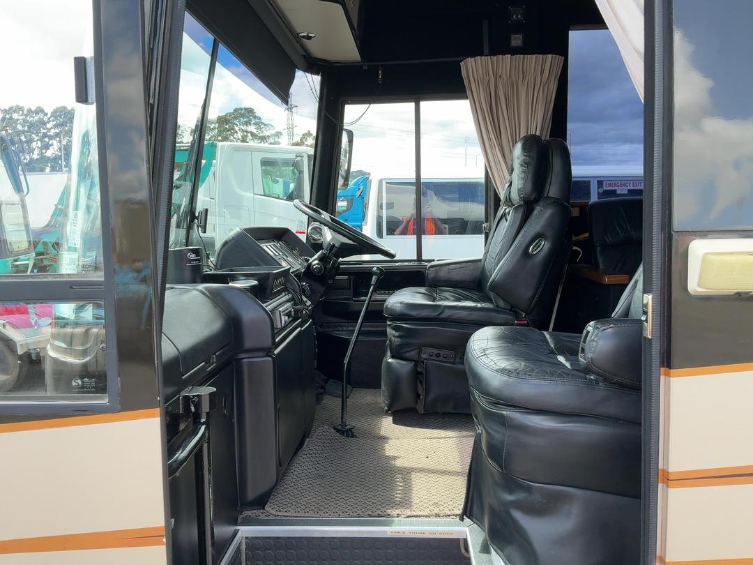Photo '9' of Hino Blue Ribbon HU27 Motorhome Photo '9' of Hino Blue Ribbon HU27 Motorhome