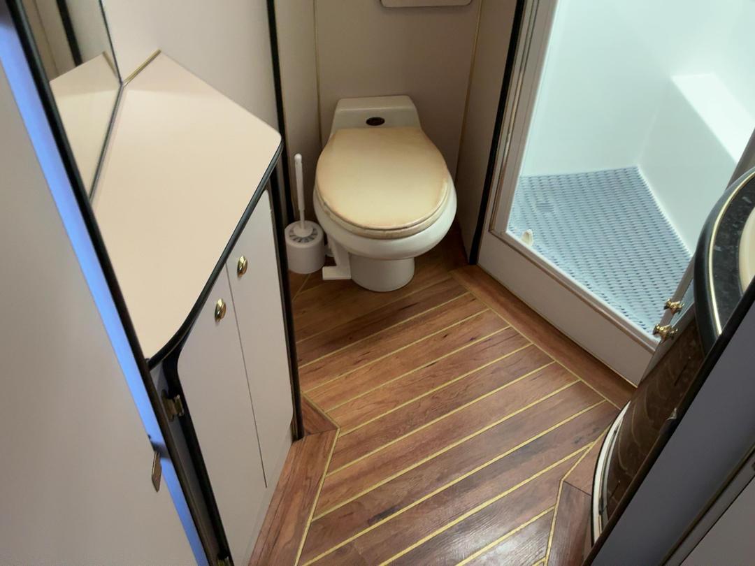 Photo '24' of Hino Blue Ribbon HU27 Motorhome Photo '24' of Hino Blue Ribbon HU27 Motorhome