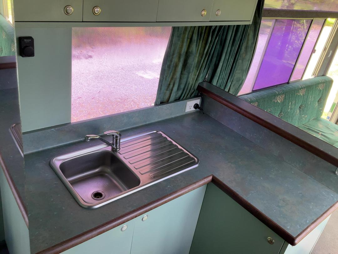 Photo '14' of Isuzu LR Motorhome Photo '14' of Isuzu LR Motorhome