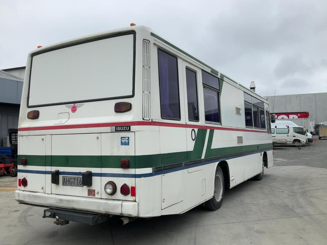 Photo '4' of Isuzu LR Motorhome Photo '4' of Isuzu LR Motorhome