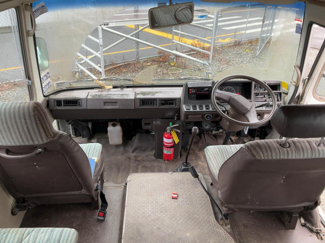 Photo '13' of Toyota Coaster Bus