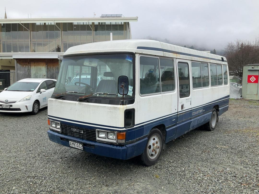 Photo '7' of Toyota Coaster Bus