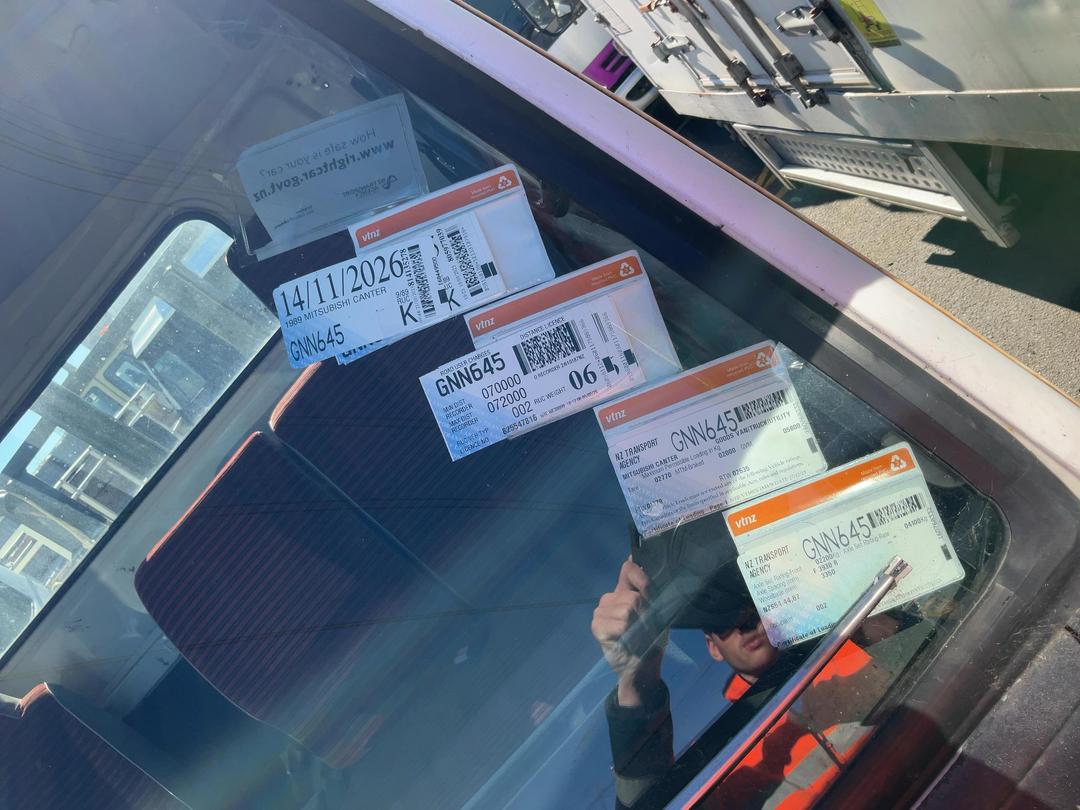 Photo '12' of Mitsubishi Canter Tipper