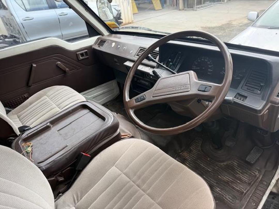 Photo '10' of Toyota Hiace