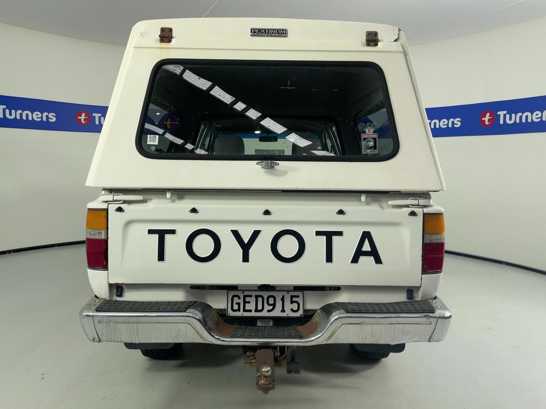 Photo '5' of Toyota Hilux 4X4 Photo '5' of Toyota Hilux 4X4