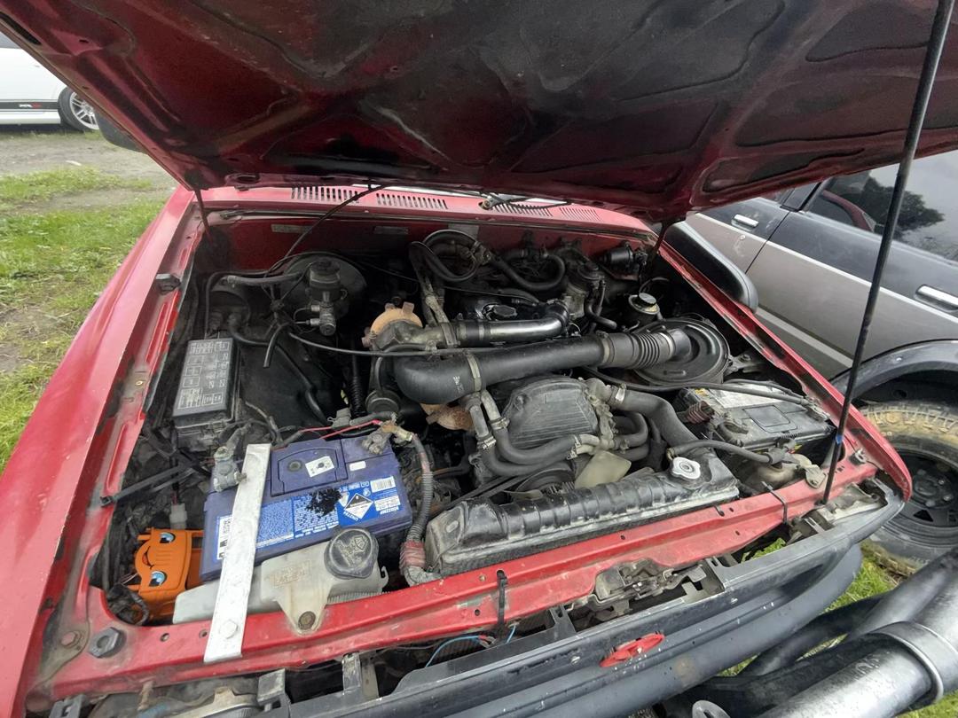Photo '13' of Toyota Hilux