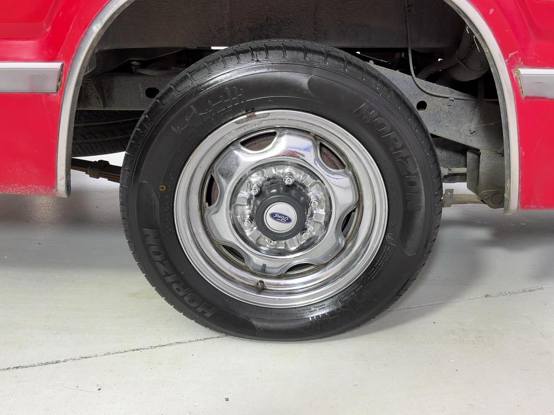 Photo '12' of Ford Courier XLT