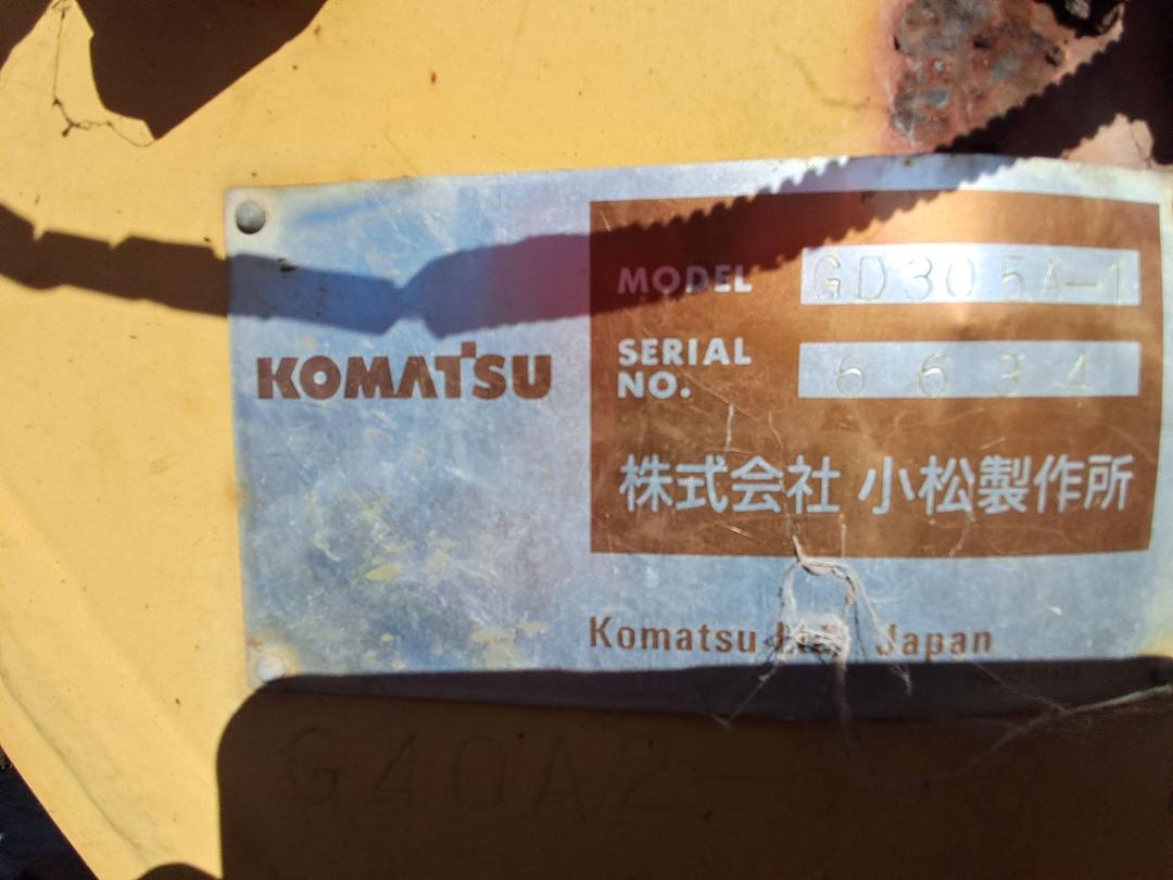 Photo '10' of Komatsu GD305A-1 Grader