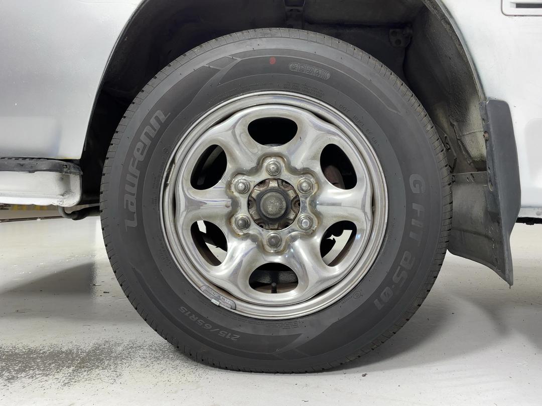 Photo '10' of Nissan Caravan