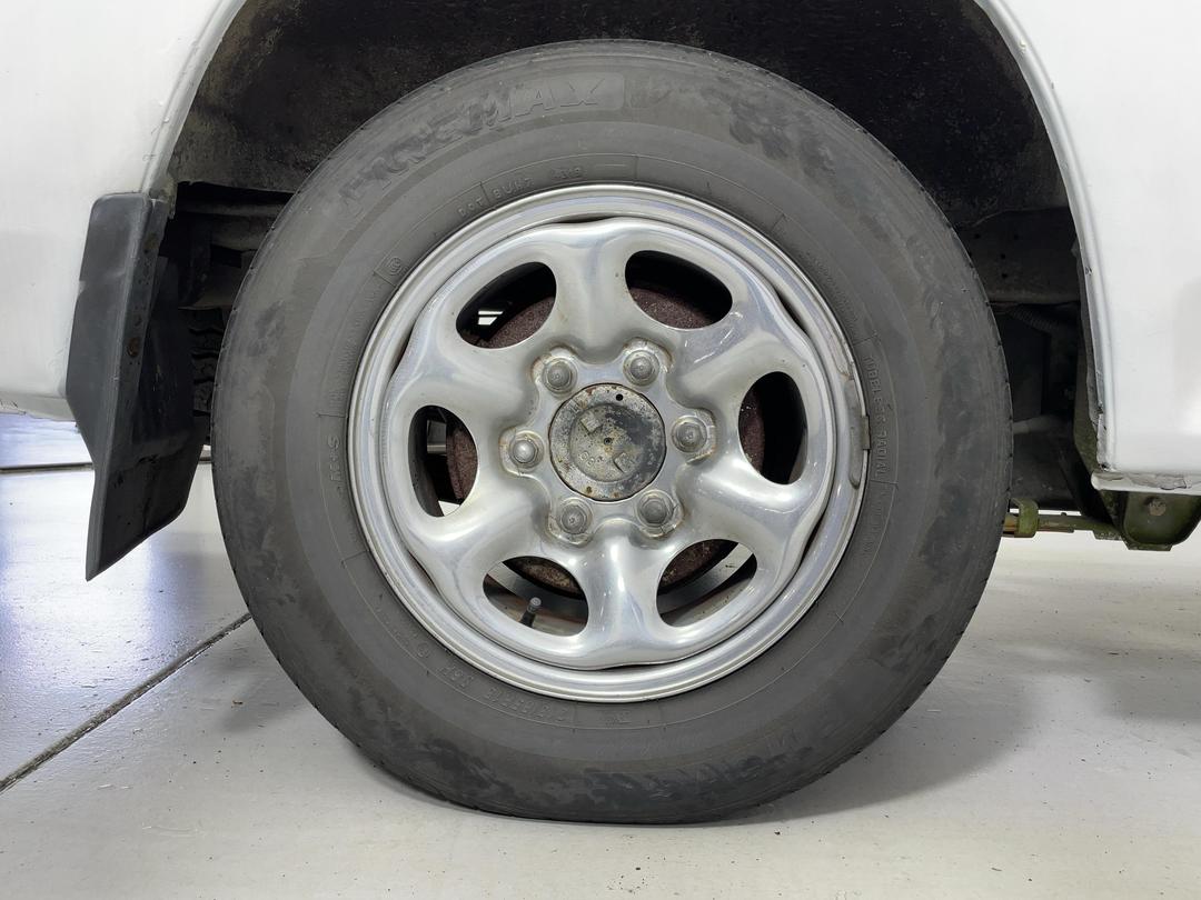 Photo '12' of Nissan Caravan