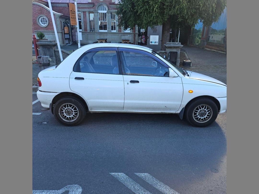 Photo '4' of Mazda Autozam Revue