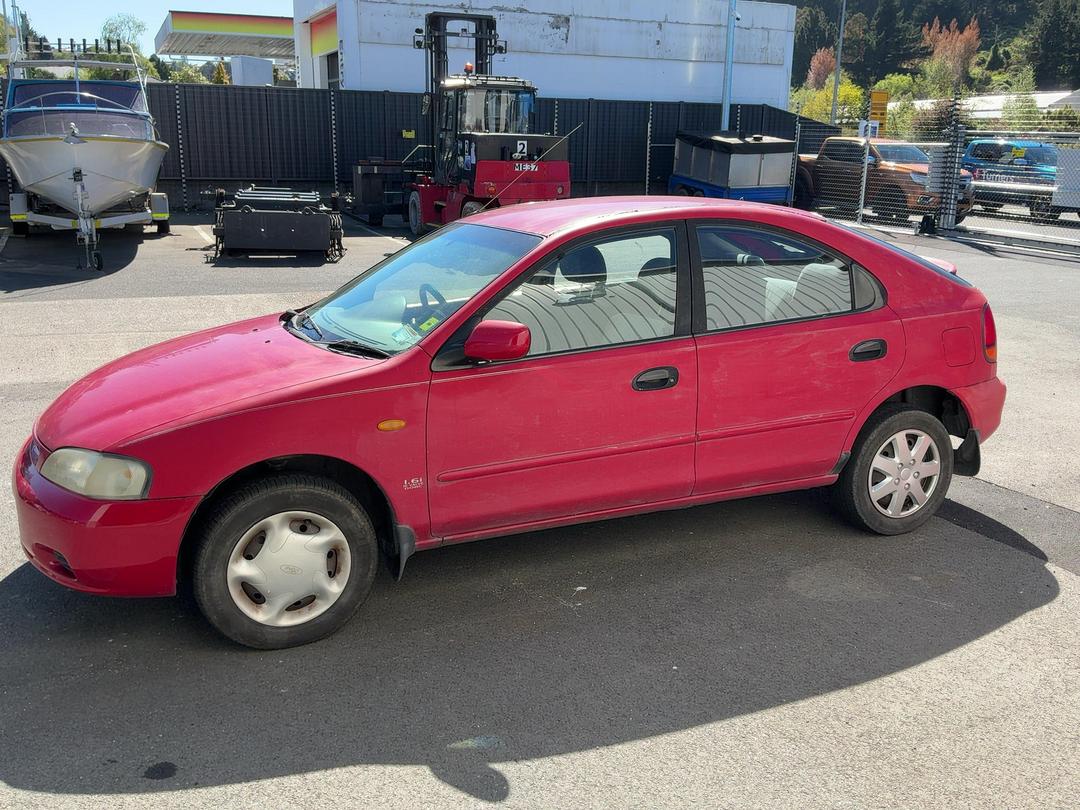 Photo '4' of Ford Laser Glxi Photo '4' of Ford Laser Glxi
