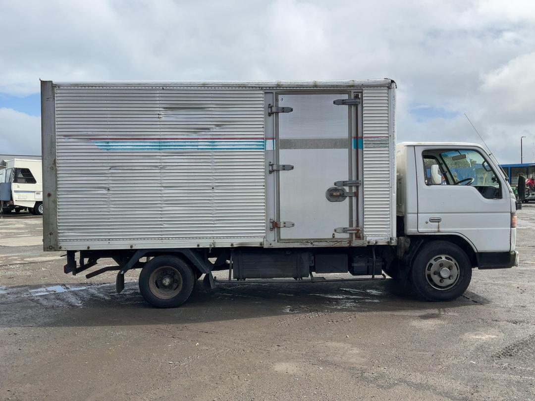 Photo '3' of Mazda Titan Box Body