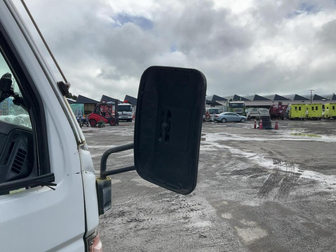 Photo '17' of Mazda Titan Box Body